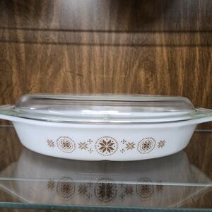 Vtg Pyrex Casserole Dish With Lid